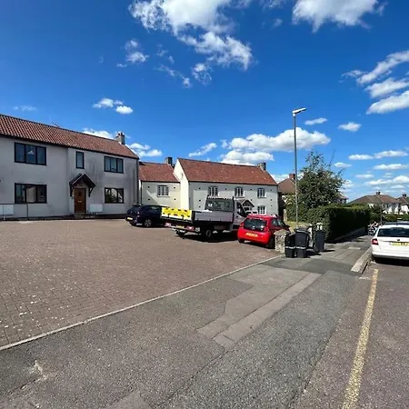 Apartment 1 Bed Flat, Free Parking, 5 Min Walk To Airbus *