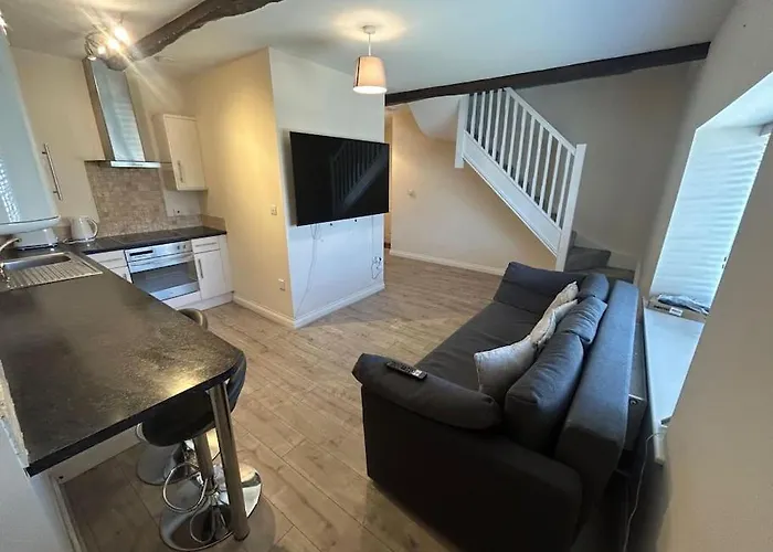 1 Bed Flat, Free Parking, 5 Min Walk To Airbus アパート *