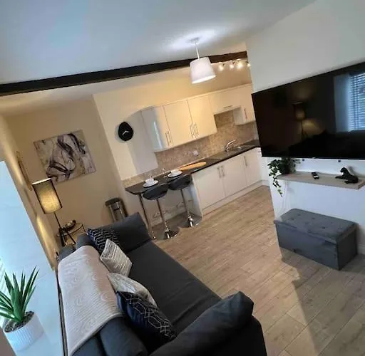 1 Bed Flat, Free Parking, 5 Min Walk To Airbus ブリストル