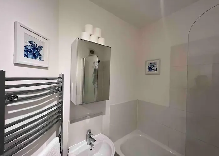 1 Bed Flat, Free Parking, 5 Min Walk To Airbus Apartment Bristol