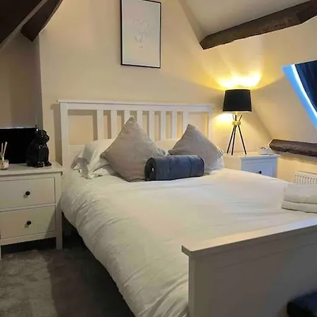 アパート 1 Bed Flat, Free Parking, 5 Min Walk To Airbus